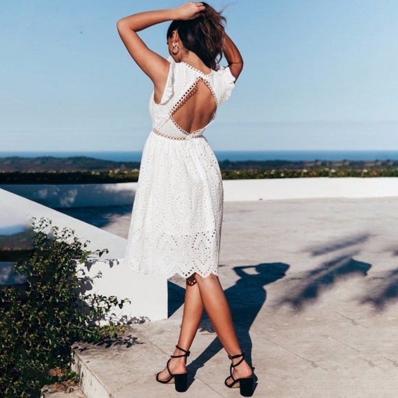 White Eyelet V-Neck Backless Summer Dress - Picture 4 of 8